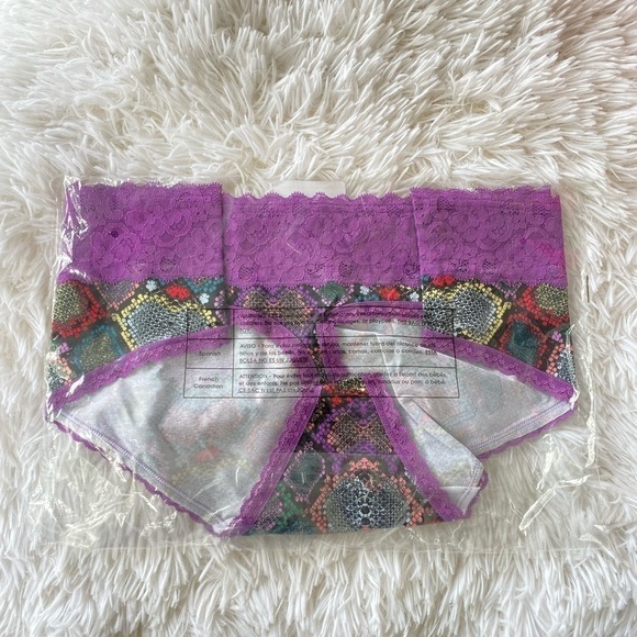 Torrid Wide Lace Trim Thong Multicolor Snake Print Purple Panties 5X NEW - Picture 6 of 8